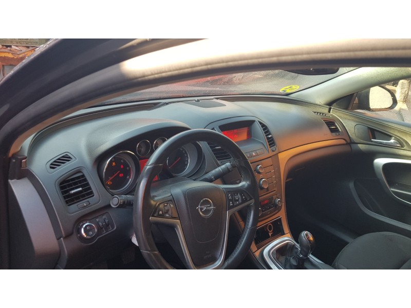 opel insignia berlina del año 2011