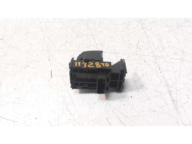 Recambio de mando elevalunas trasero derecho para toyota corolla (e21) referencia OEM IAM 8481002250  