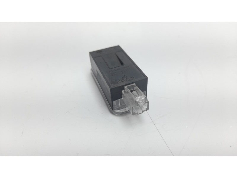 Recambio de luz interior para audi a4 ber. (b8) básico referencia OEM IAM 4E0947415  
