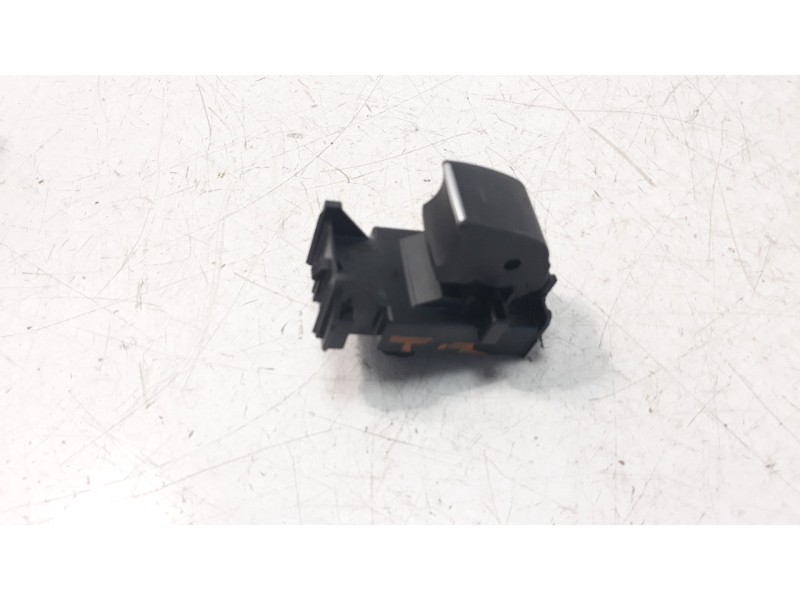 Recambio de mando elevalunas trasero izquierdo para toyota corolla (e21) referencia OEM IAM 8481002250  