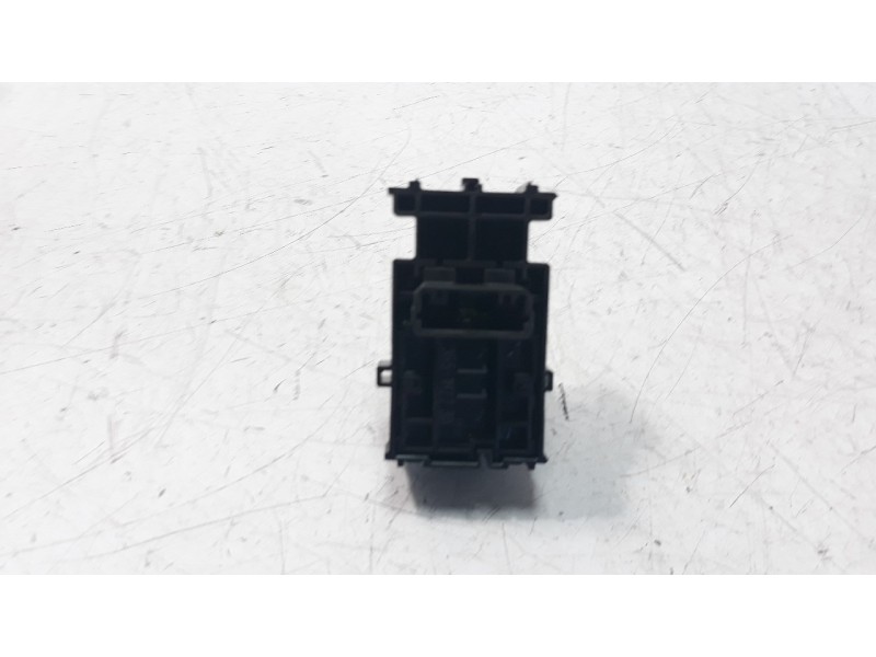 Recambio de mando elevalunas trasero izquierdo para toyota corolla (e21) referencia OEM IAM 8481002250  