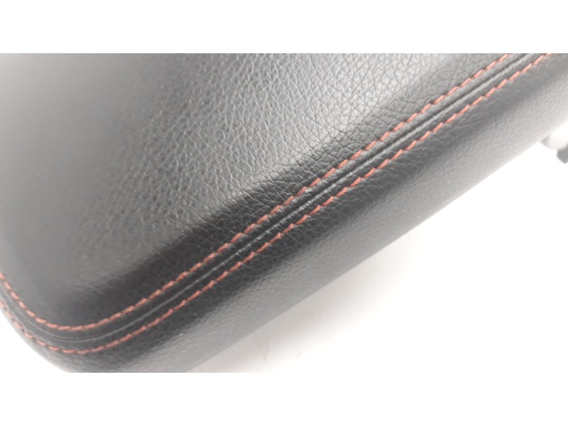 Recambio de apoyabrazos central para mercedes-benz clase a (w176) 2.1 cdi cat referencia OEM IAM A1766800900  