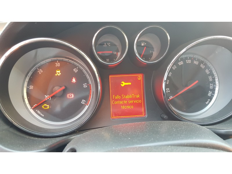 opel insignia berlina del año 2011