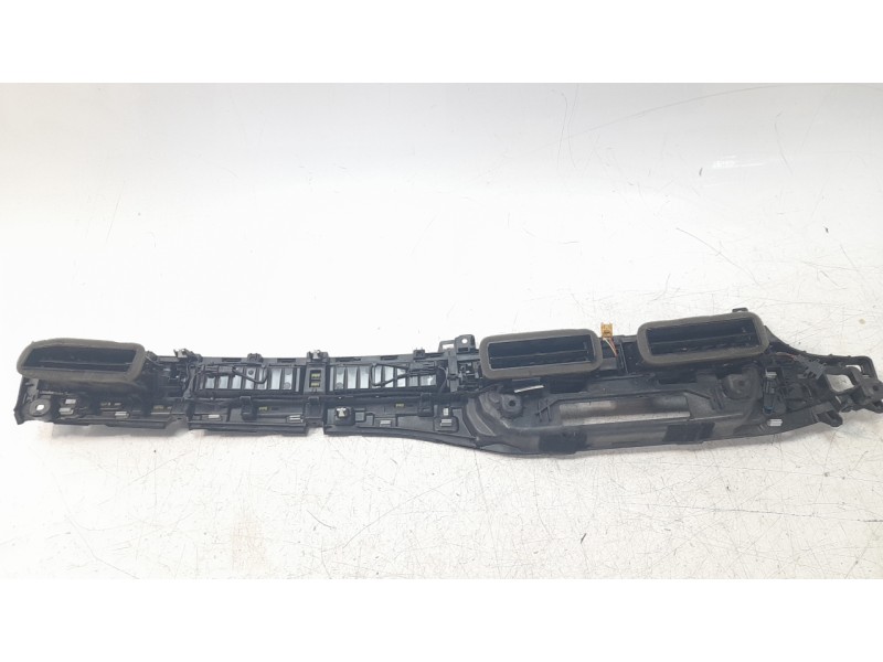 Recambio de aireador central para audi a4 berlina (8wc) 35 tdi s line referencia OEM IAM 8W1820902  