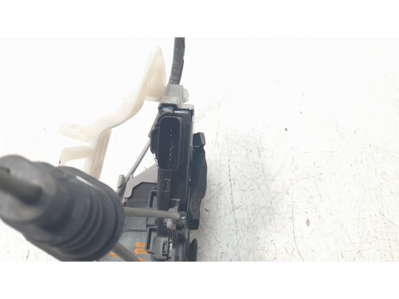 Recambio de cerradura puerta trasera derecha para hyundai ioniq referencia OEM IAM 81420G2000  