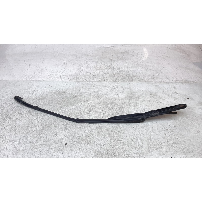 Recambio de brazo limpia delantero derecho para renault master ii phase 2 bus mini - bus 9 - plazas l1h1 referencia OEM IAM 8000