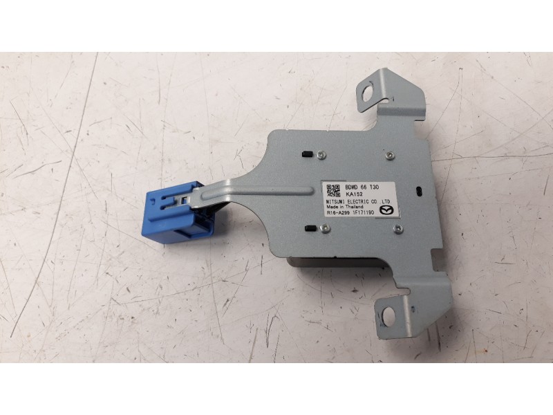 Recambio de modulo electronico para mazda 3 berlina (bp) referencia OEM IAM BDMD66T30  