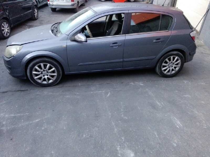 opel astra h berlina del año 2004