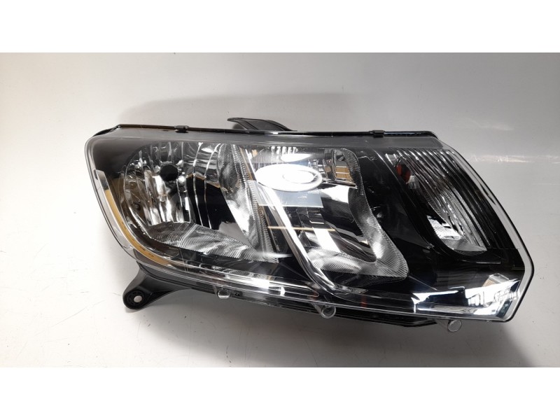 Recambio de faro derecho para dacia sandero referencia OEM IAM 260106223R 10108570003 