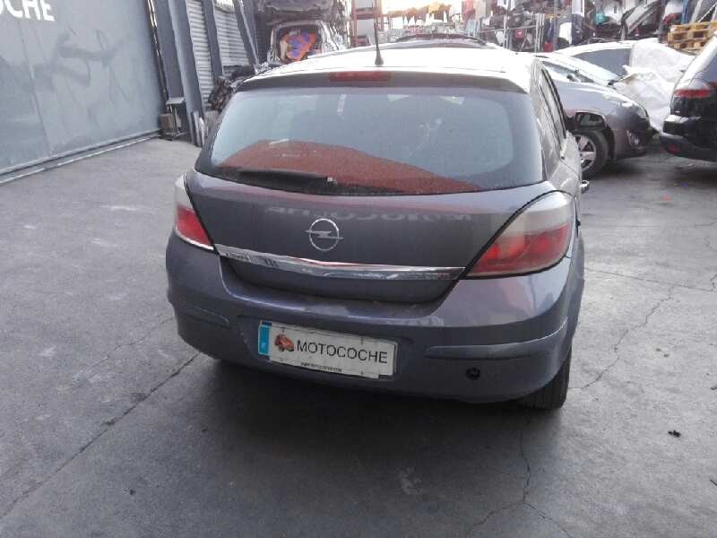 opel astra h berlina del año 2004