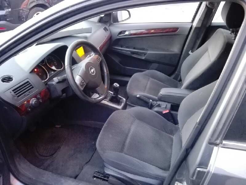 opel astra h berlina del año 2004