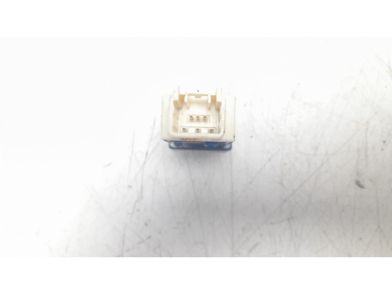 Recambio de interruptor para toyota rav 4 referencia OEM IAM 191690  