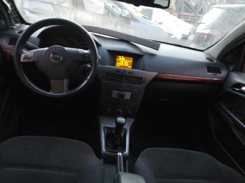 opel astra h berlina del año 2004