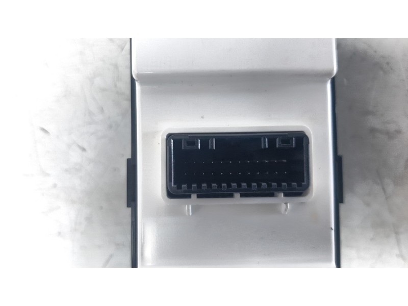 Recambio de mando elevalunas delantero derecho para hyundai ioniq referencia OEM IAM 93575G2160  