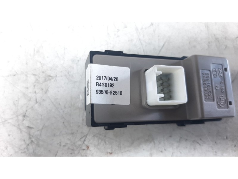 Recambio de mando elevalunas trasero derecho para hyundai ioniq referencia OEM IAM 93580G2510  