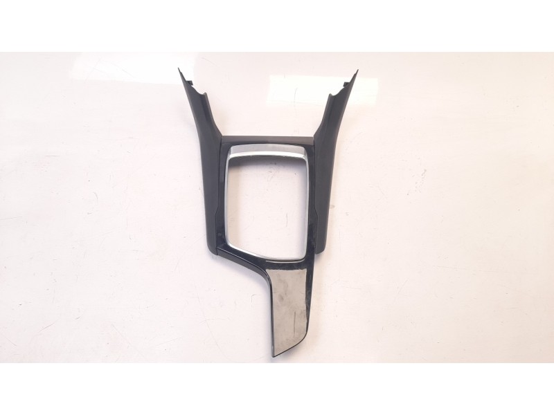 Recambio de moldura para peugeot 308 1.2 12v e-thp referencia OEM IAM M47478  