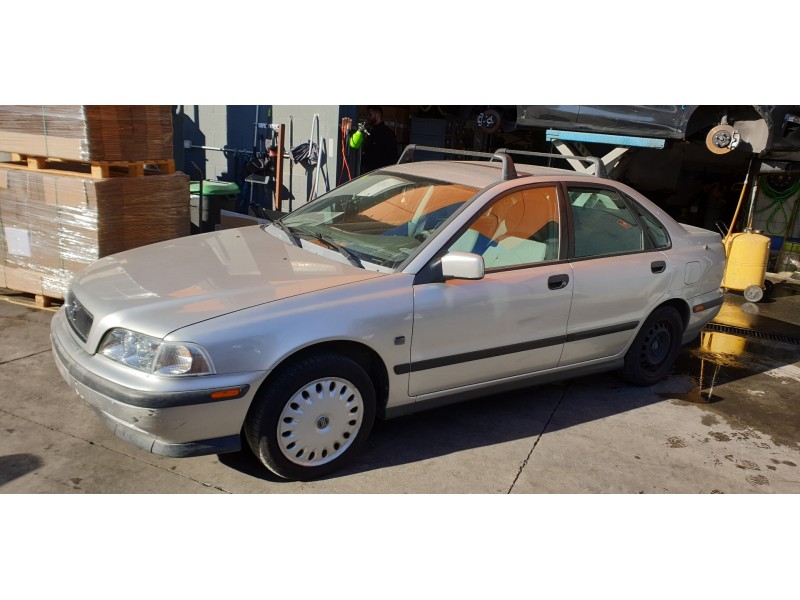 volvo s40 berlina del año 1999