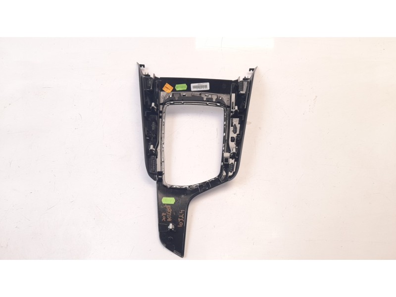 Recambio de moldura para peugeot 308 1.2 12v e-thp referencia OEM IAM M47478  