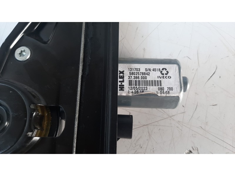 Recambio de elevalunas delantero izquierdo para iveco daily furgón 2.3 diesel referencia OEM IAM 5802578842  