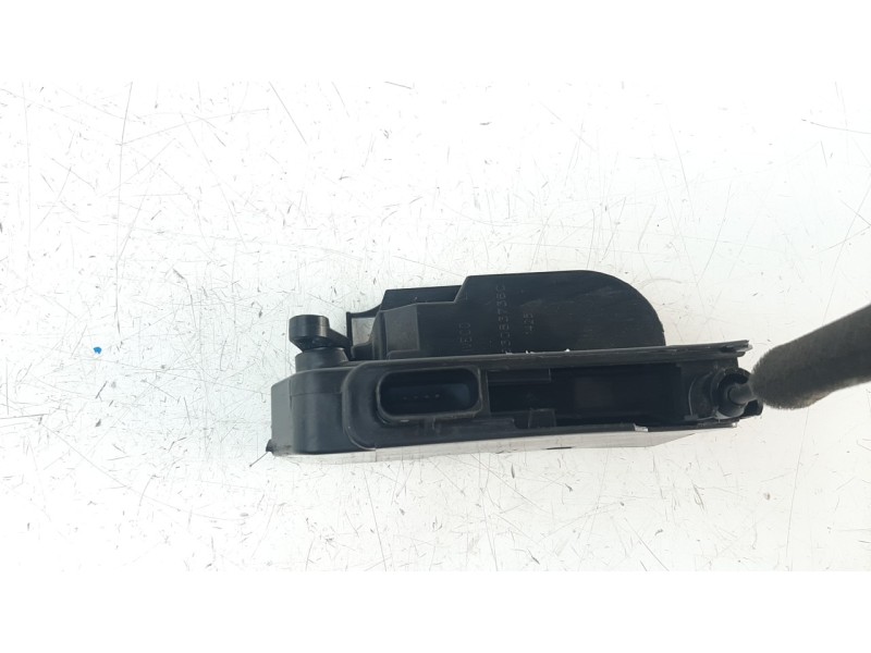 Recambio de cerradura puerta delantera izquierda para iveco daily furgón 2.3 diesel referencia OEM IAM 5803083736  