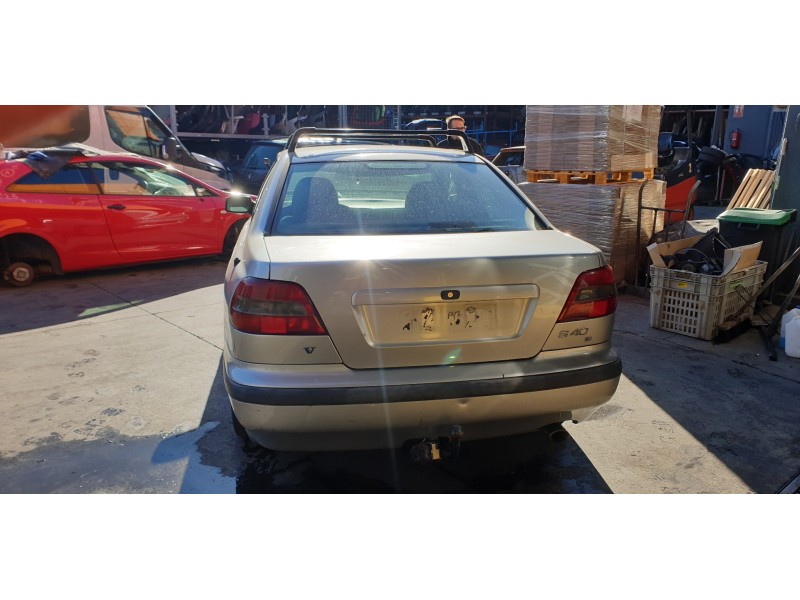 volvo s40 berlina del año 1999