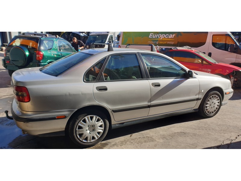 volvo s40 berlina del año 1999