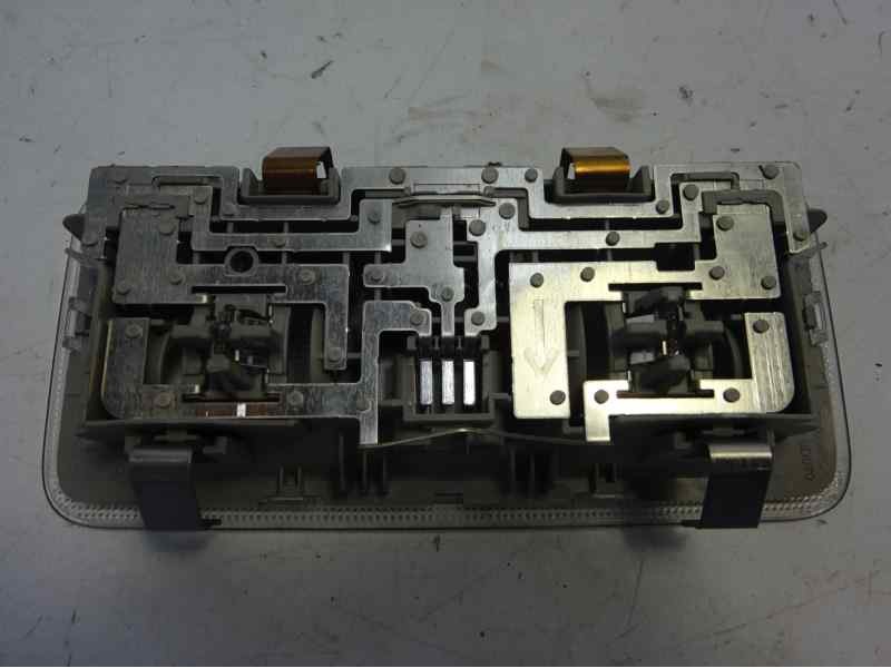 Recambio de luz interior para toyota yaris active hybrid referencia OEM IAM 812600D070  