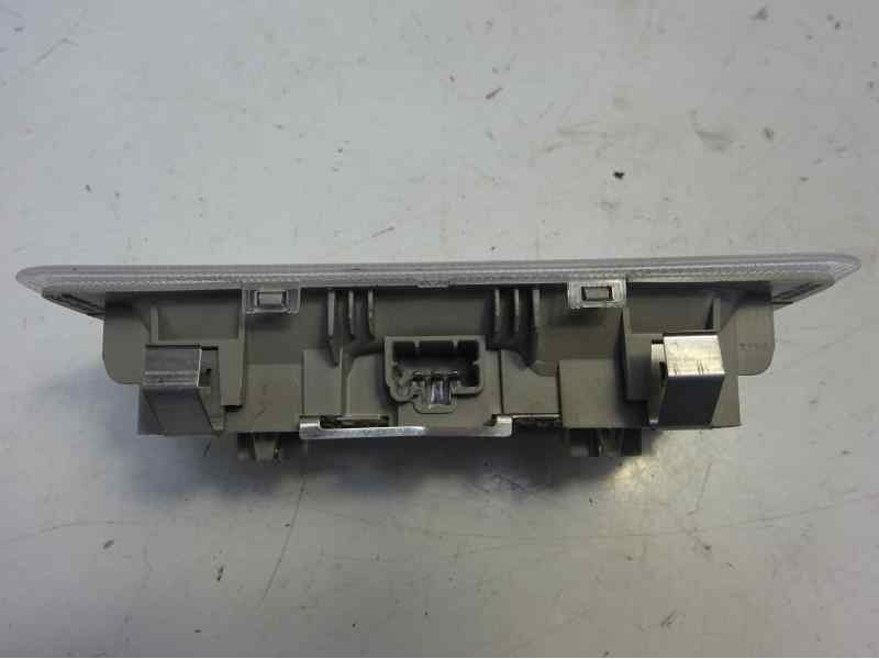 Recambio de luz interior para toyota yaris active hybrid referencia OEM IAM 812600D070  