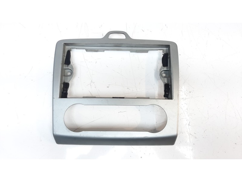 Recambio de moldura para ford focus berlina (cap) 1.8 tdci turbodiesel cat referencia OEM IAM 6N4118522  