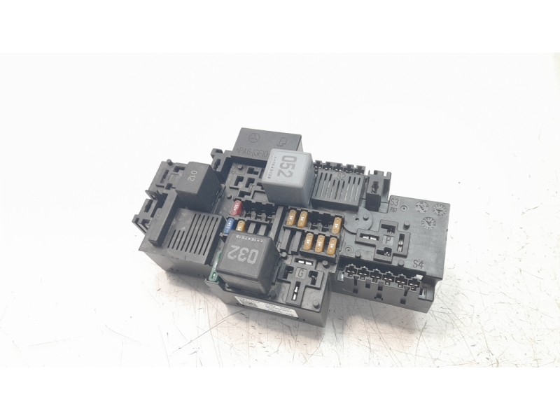 Recambio de caja reles / fusibles para mercedes-benz clase c (w205) lim. 2.1 cdi cat referencia OEM IAM A2229063202  