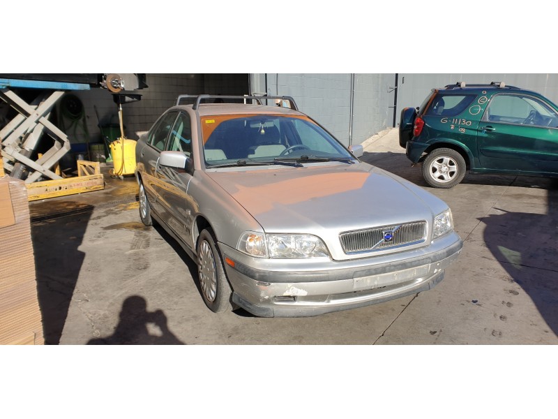 volvo s40 berlina del año 1999
