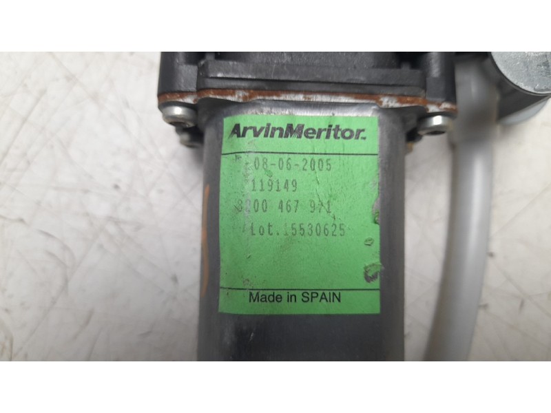Recambio de elevalunas delantero izquierdo para renault master ii phase 2 bus mini - bus 9 - plazas l1h1 referencia OEM IAM 7700