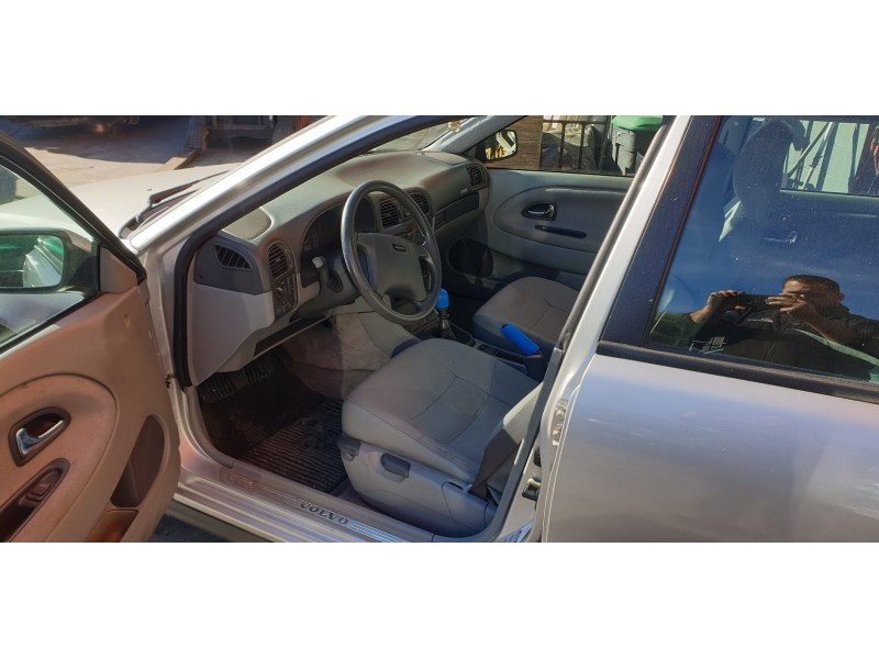 volvo s40 berlina del año 1999