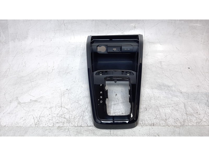 Recambio de consola central para kia stonic (ybcuv) 1.0 tgdi cat referencia OEM IAM 84635H8000  