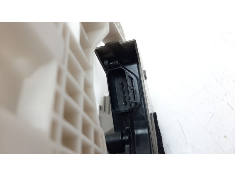 Recambio de cerradura puerta delantera derecha para kia xceed 1.0 tgdi cat referencia OEM IAM 81320J7000  