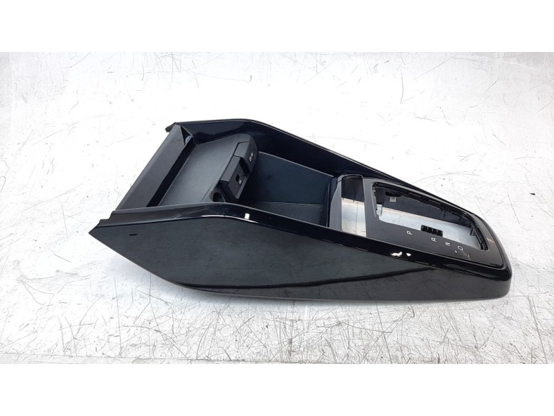 Recambio de consola central para kia stonic (ybcuv) 1.0 tgdi cat referencia OEM IAM 84635H8000  