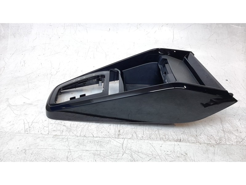 Recambio de consola central para kia stonic (ybcuv) 1.0 tgdi cat referencia OEM IAM 84635H8000  