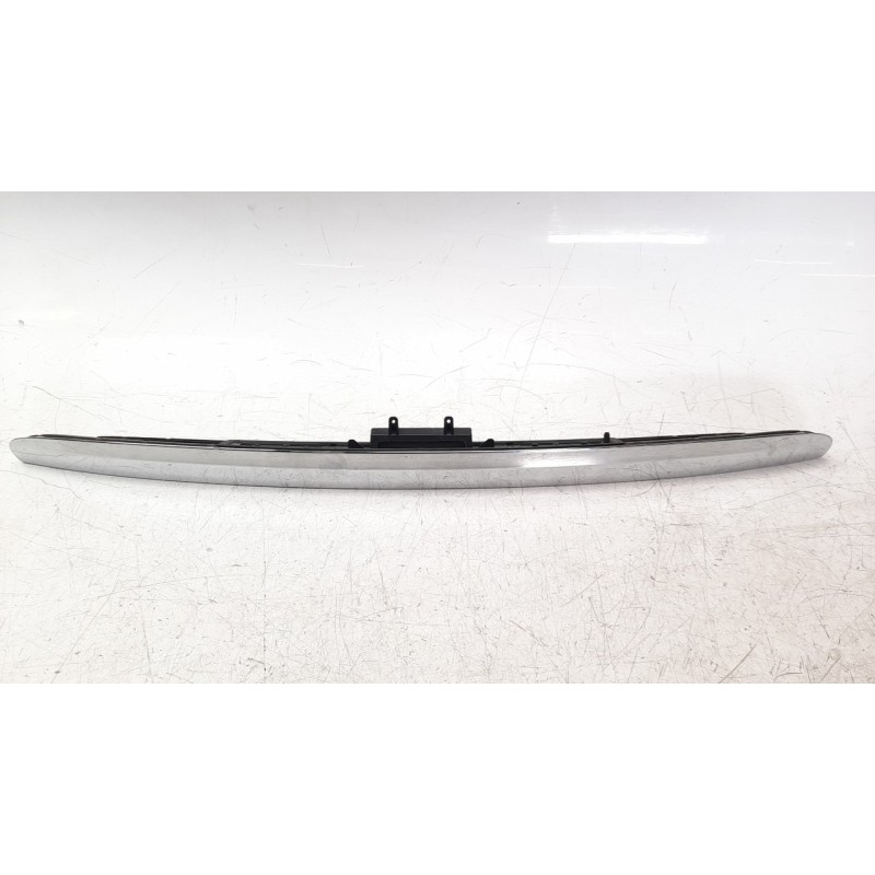 Recambio de molduras traseras para mercedes-benz clase b (w246) 1.5 cdi cat referencia OEM IAM 0105085002  