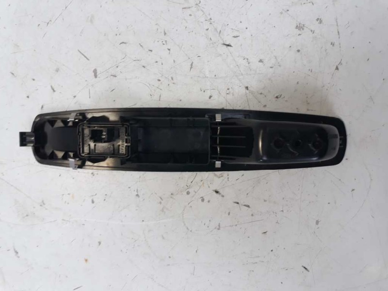 Recambio de mando elevalunas delantero derecho para renault megane iii berlina 5 p style referencia OEM IAM 809600018R  