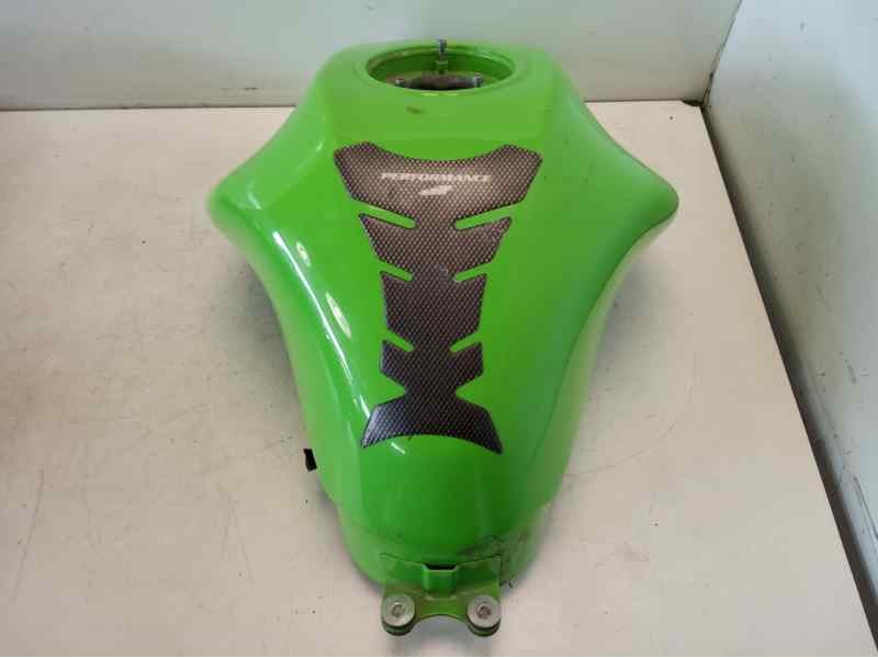 Recambio de deposito combustible para kawasaki er 6 er 6f referencia OEM IAM 51086537615P  