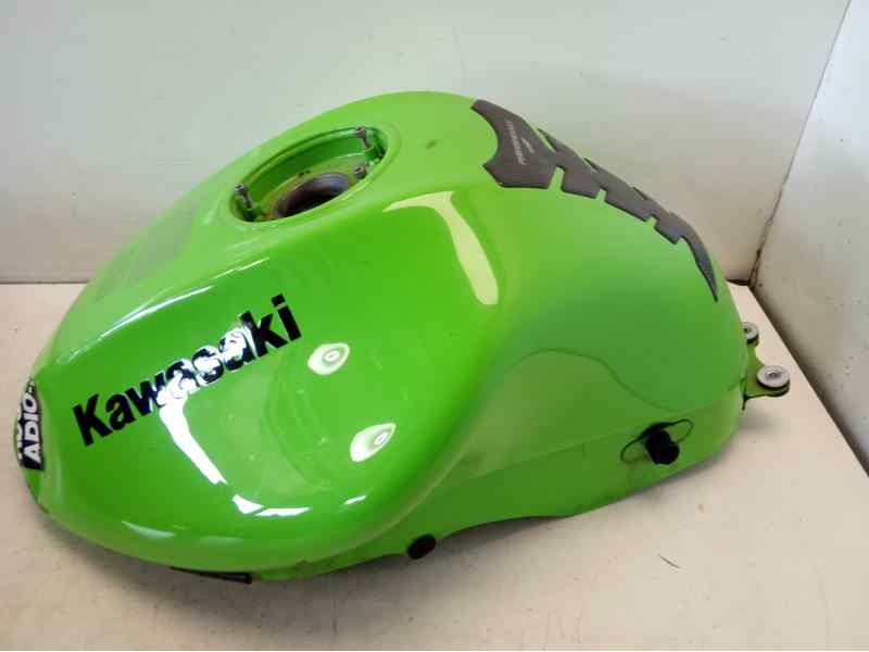 Recambio de deposito combustible para kawasaki er 6 er 6f referencia OEM IAM 51086537615P  