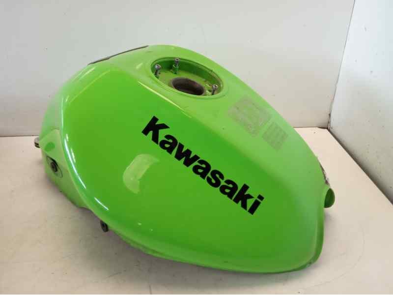 Recambio de deposito combustible para kawasaki er 6 er 6f referencia OEM IAM 51086537615P  
