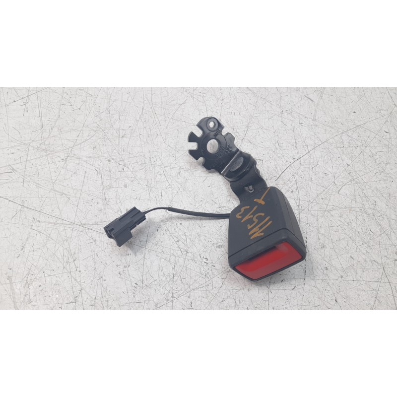 Recambio de enganche cinturon trasero izquierdo para audi a4 berlina (8wc) 35 tdi s line referencia OEM IAM 8W0857740D  