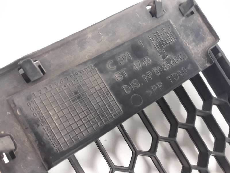 Recambio de rejilla paragolpes central para fiat nuova 500 (150) sport referencia OEM IAM 51816843 107095805 FT0302120