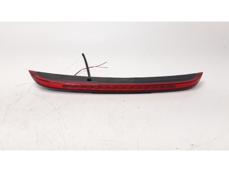 Recambio de luz central de freno para kia xceed 1.0 tgdi cat referencia OEM IAM 92700J7300  