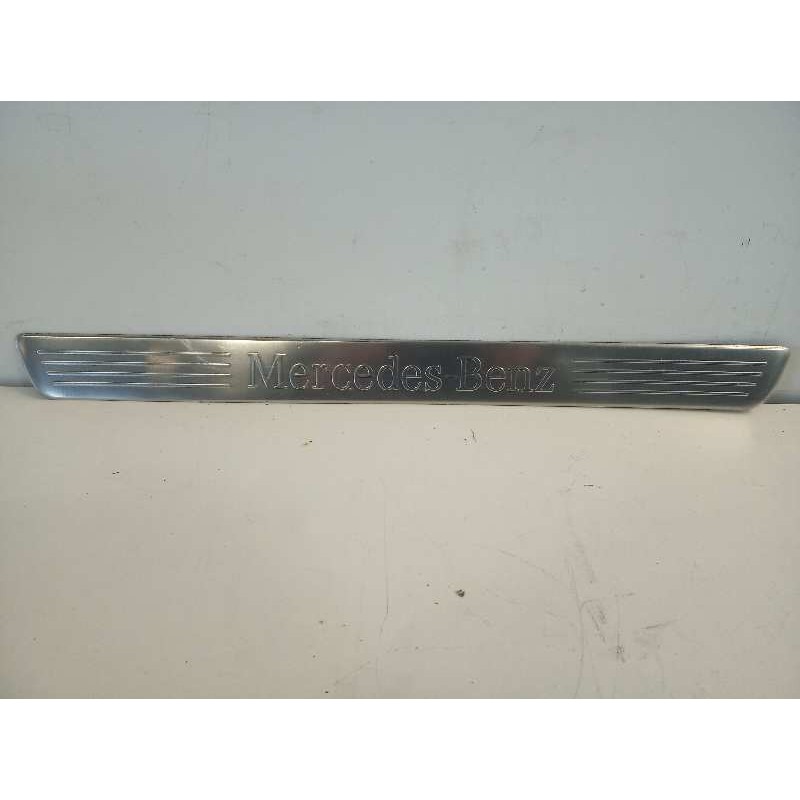 Recambio de moldura para mercedes-benz clase cla (w117) shooting brake cla 200 d (117.908) referencia OEM IAM A2466800135  