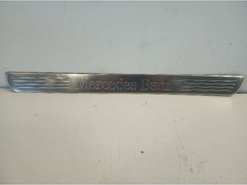 Recambio de moldura para mercedes-benz clase cla (w117) shooting brake cla 200 d (117.908) referencia OEM IAM A2466800135  