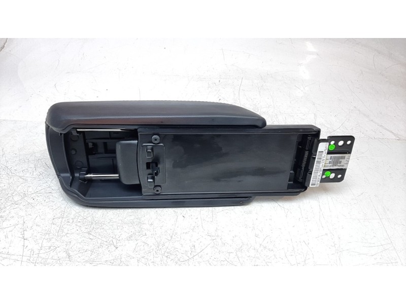 Recambio de apoyabrazos central para jeep compass ii 1.4 m-air cat referencia OEM IAM 5ZK07DX9AB  