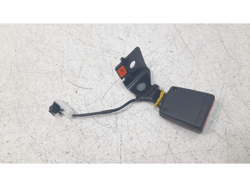 Recambio de enganche cinturon trasero izquierdo para kia rio (yb) 1.2 cat referencia OEM IAM ENGANCHE  