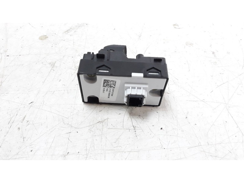 Recambio de mando elevalunas delantero derecho para kia xceed 1.0 tgdi cat referencia OEM IAM 93575J7000  